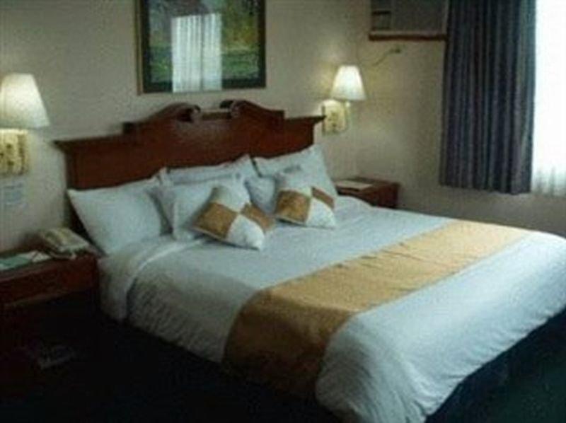 Days Hotel By Wyndham Batangas Exteriör bild