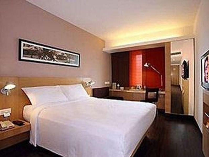 Days Hotel By Wyndham Batangas Exteriör bild