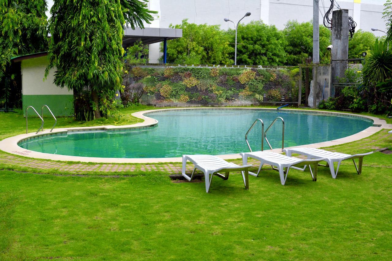 Days Hotel By Wyndham Batangas Exteriör bild